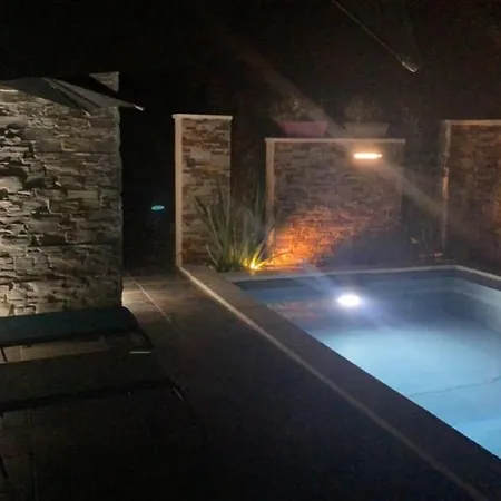 La De Charme Du Mas De La Fontaine De Jonquier Avec Privatif Bed & Breakfast *