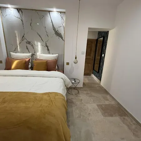 La De Charme Du Mas De La Fontaine De Jonquier Avec Privatif Bed & Breakfast *