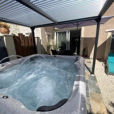 La De Charme Du Mas De La Fontaine De Jonquier Avec Privatif Bed & Breakfast